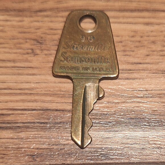 VTG STREAMLITE SAMSONITE KEY #96 SHRAYDER BROS DENVER/DETROIT/PITTSBURGH - Picture 1 of 5